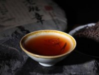 2008年的老班章普洱茶餅生茶缺了一塊值錢嗎？